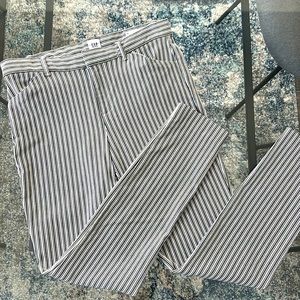 Gap Signature Skinny Ankle Black & White Stripe Pants.